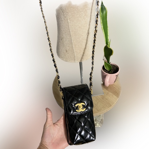 100% authentic Chanel bag! 24k hardware. Rare find. - Picture 2 of 16